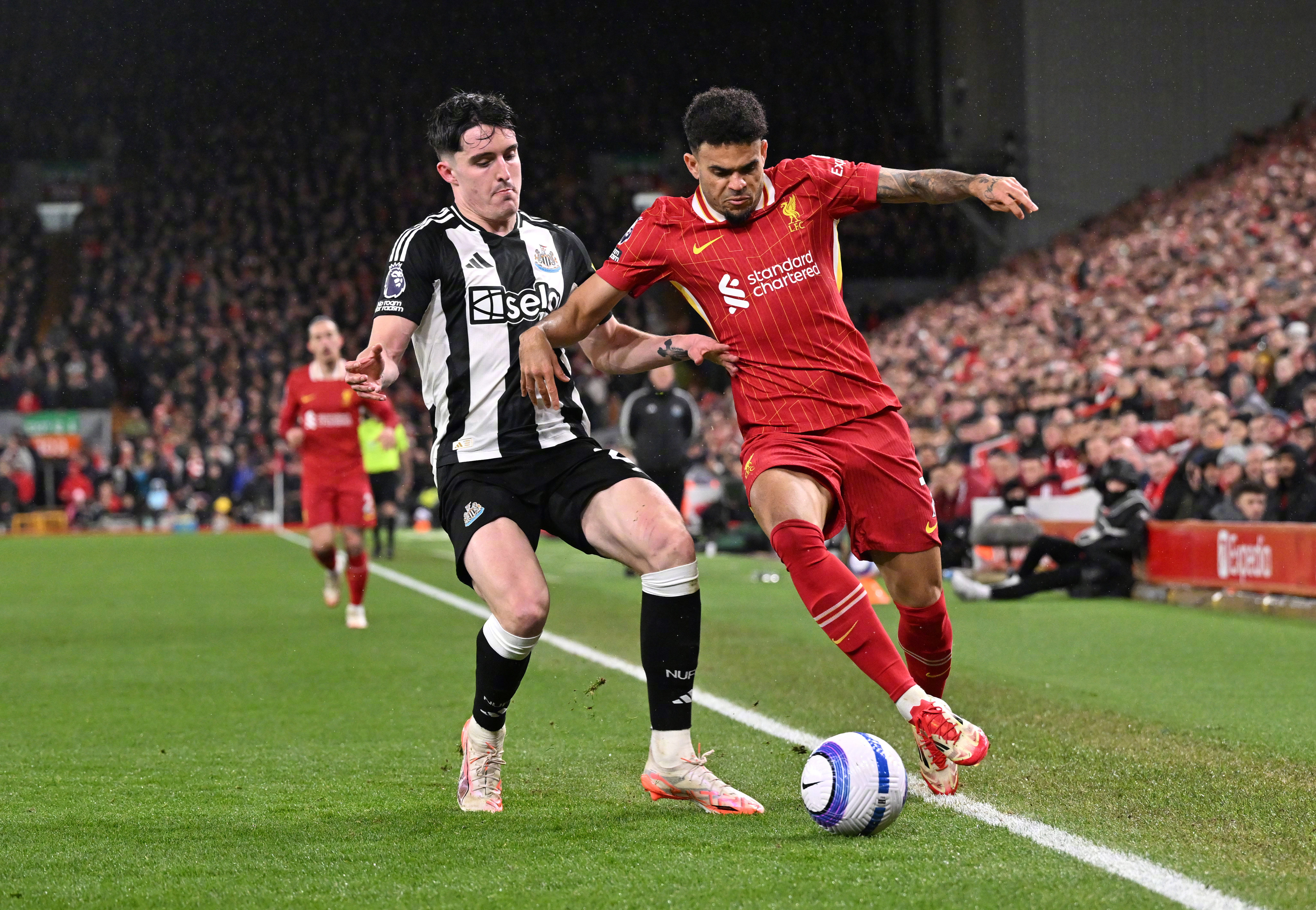 转会期体能课后;纽卡斯尔队长鼓劲备战中超;质疑声仍在;轮换策略成焦点(中超夏季转会期内援) 转会期体能课后;纽卡斯尔队长鼓劲备战中超;质疑声仍在;轮换策略成焦点(中超夏季转会期内援)