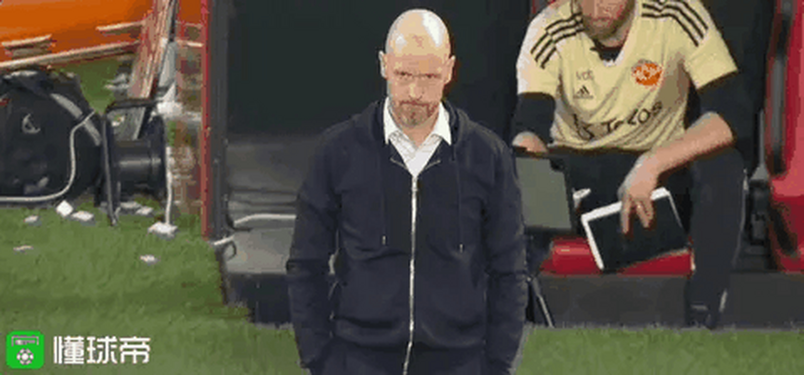 体育赛事直播-里程碑夜塞维利亚回应争议，欧联今晨刷纪录，态度坚定，资深球员宣示担当(塞维利亚欧联杯三连冠)