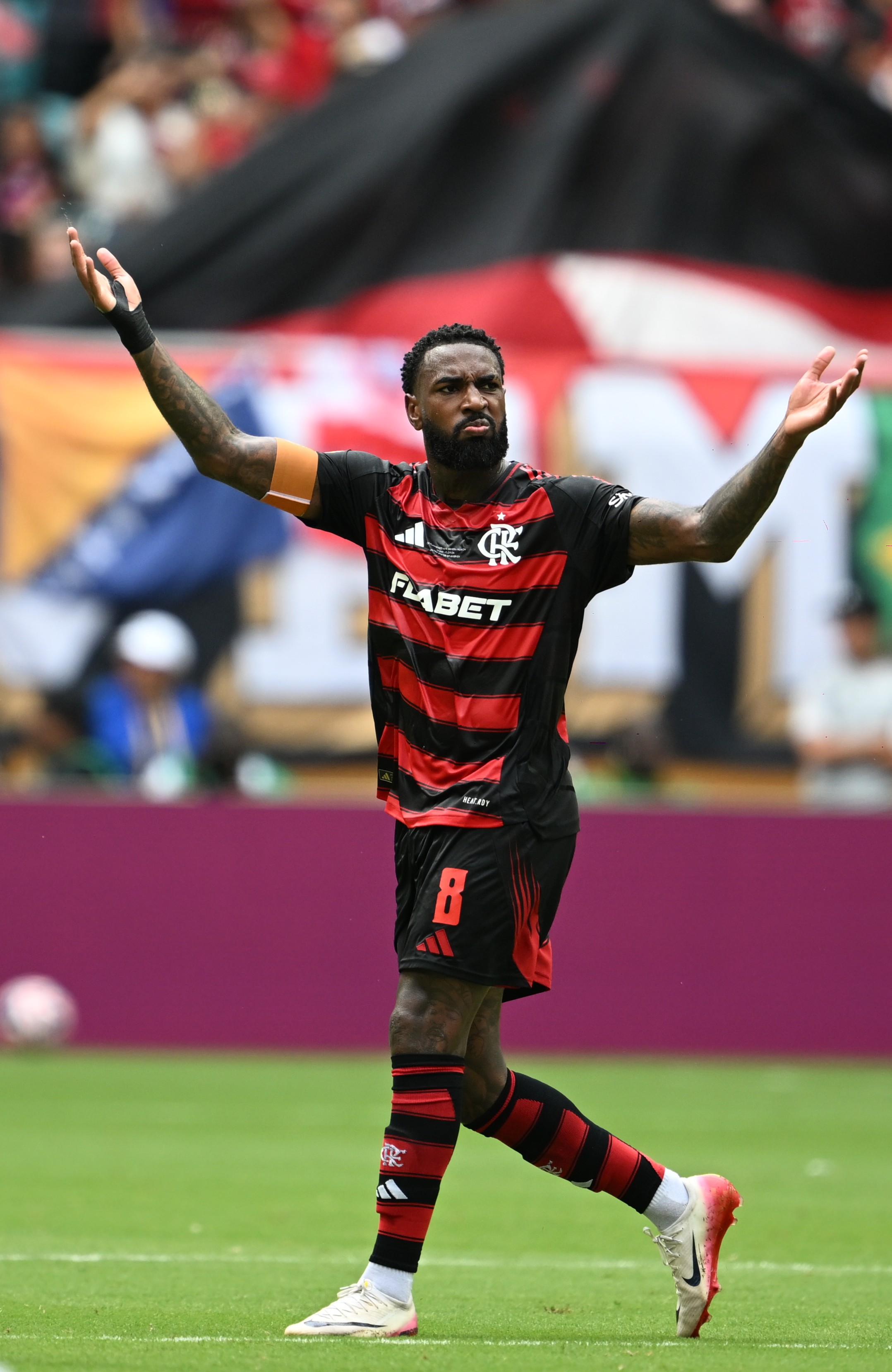 拜仁慕尼黑训练开放日，赛前迎来里程碑引欢呼，德国杯在即，身体对抗强度拉满的简单介绍